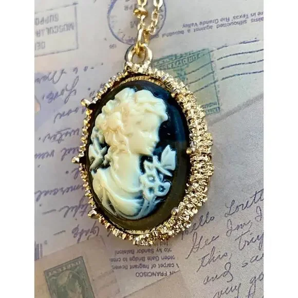 Victorian Black and Ivory Cameo Pendant Necklace | Textured Jewelry - Picture 3 of 5